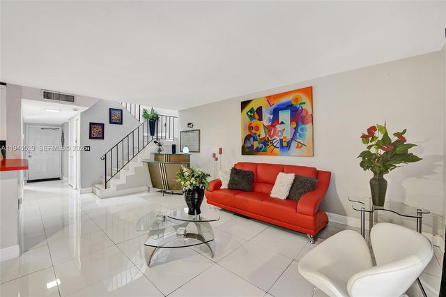 3301 Raleigh Street 4E, Hollywood, FL 33021
