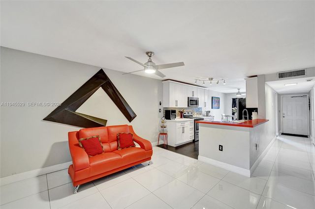 3301 Raleigh Street 4E, Hollywood, FL 33021