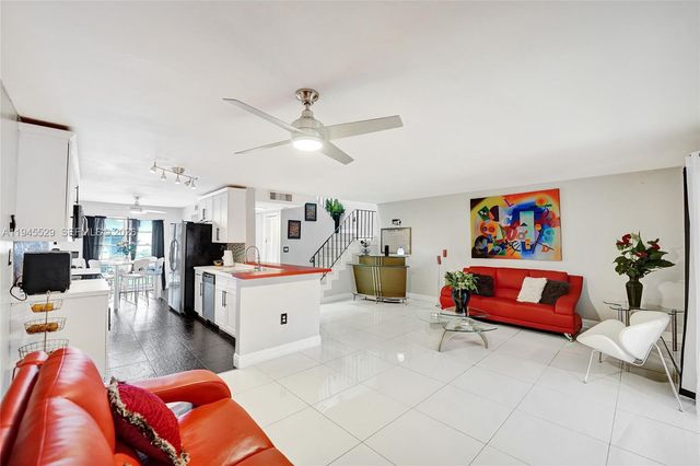 3301 Raleigh Street 4E, Hollywood, FL 33021