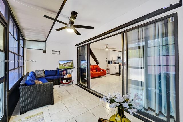3301 Raleigh Street 4E, Hollywood, FL 33021
