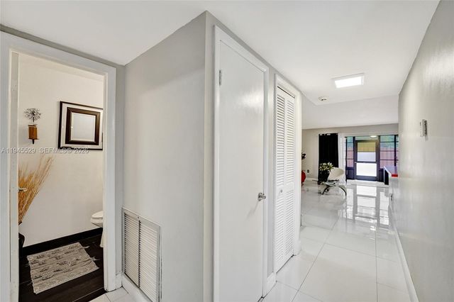 3301 Raleigh Street 4E, Hollywood, FL 33021