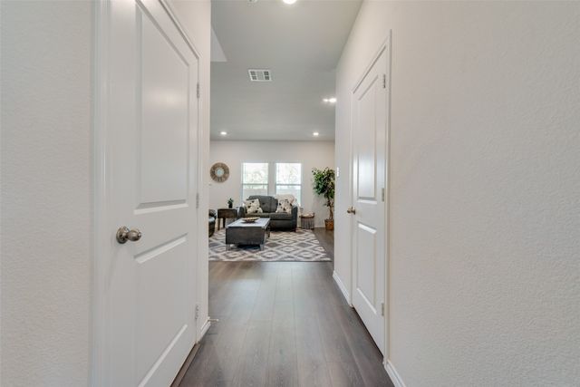 1038 Old Oaks Drive, Forney, TX 75126