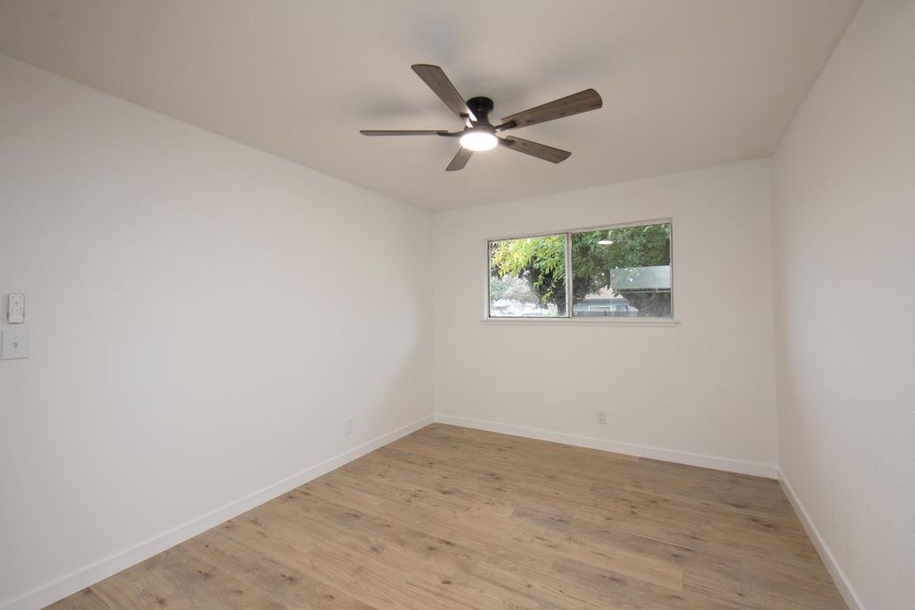 Image 12 of property listing at 5356 N Bond Street, Fresno, CA 93710