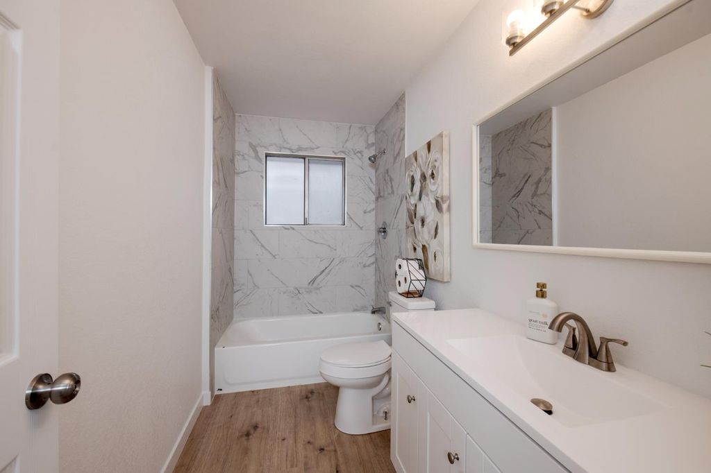 Image 14 of property listing at 5356 N Bond Street, Fresno, CA 93710