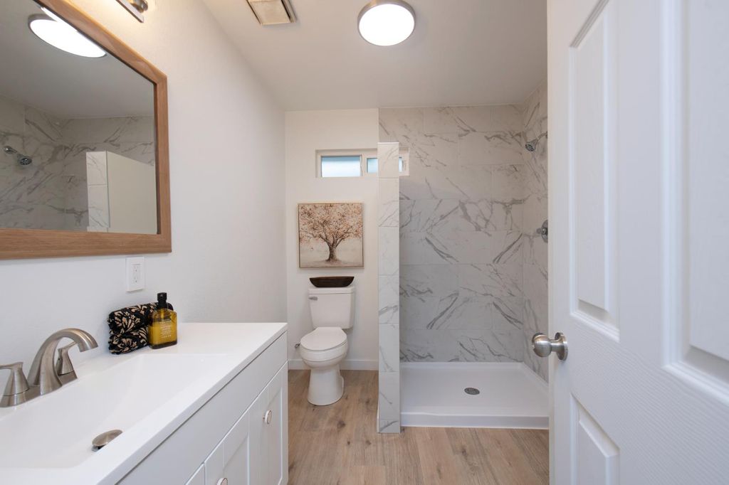 Image 16 of property listing at 5356 N Bond Street, Fresno, CA 93710
