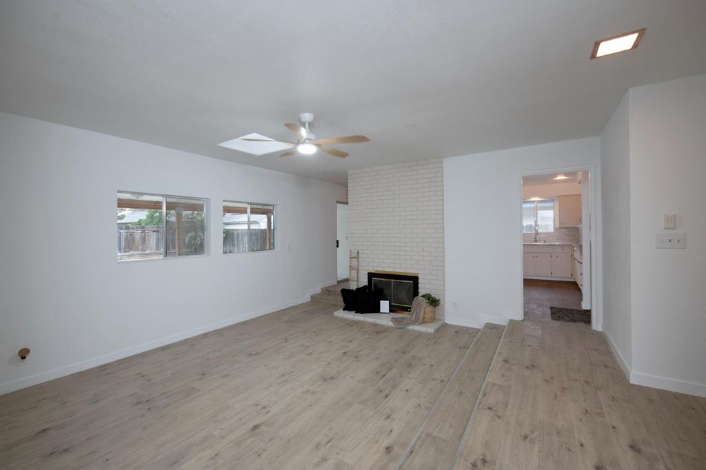 Image 4 of property listing at 5356 N Bond Street, Fresno, CA 93710