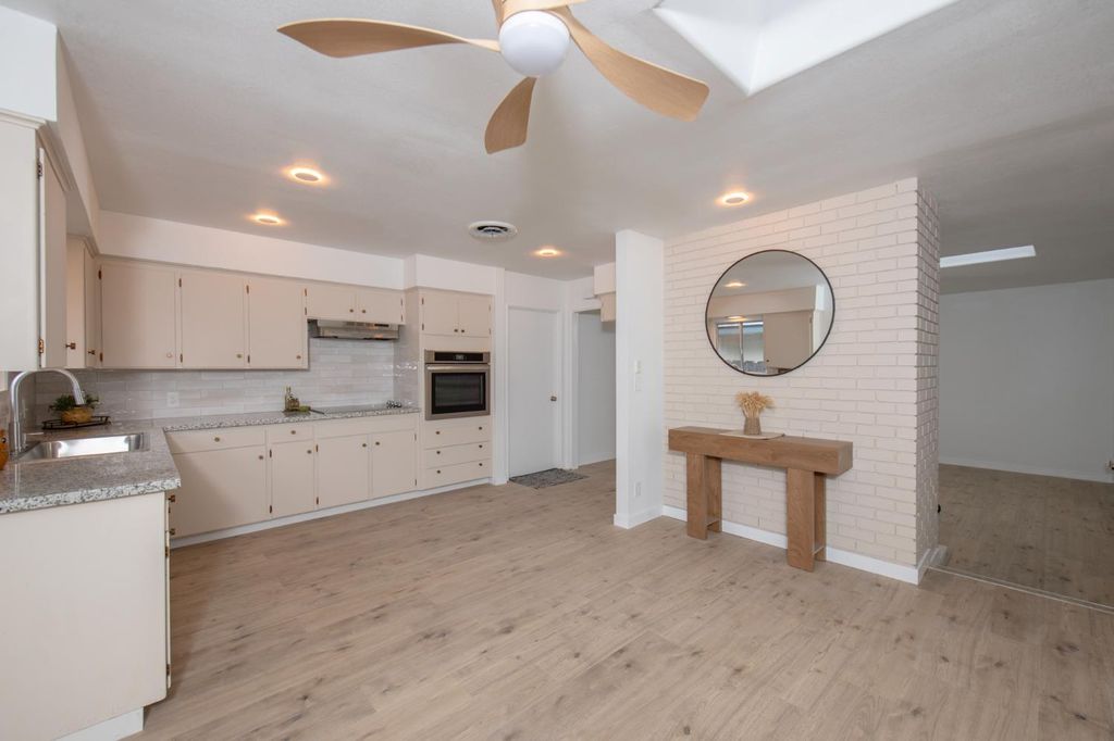 Image 5 of property listing at 5356 N Bond Street, Fresno, CA 93710