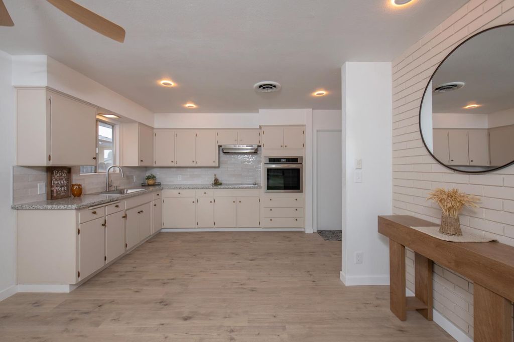 Image 6 of property listing at 5356 N Bond Street, Fresno, CA 93710