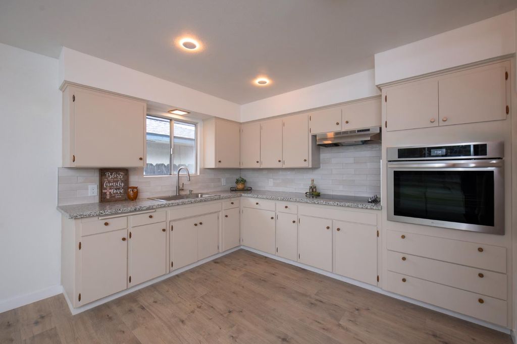 Image 7 of property listing at 5356 N Bond Street, Fresno, CA 93710