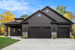 8060 Hunters Crossing, Cooper Twp, MI 49009