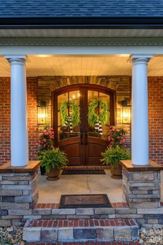 2447 Thornfield Drive, Lenoir, NC 28645