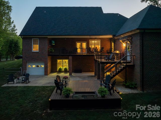 2447 Thornfield Drive, Lenoir, NC 28645