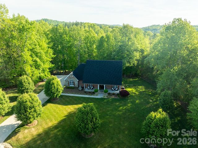 2447 Thornfield Drive, Lenoir, NC 28645