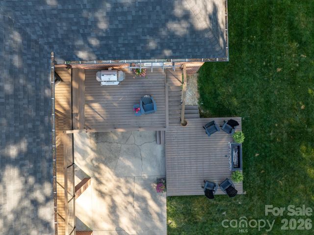 2447 Thornfield Drive, Lenoir, NC 28645