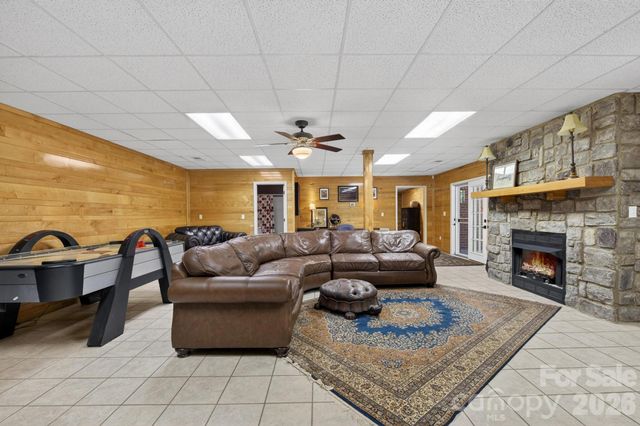 2447 Thornfield Drive, Lenoir, NC 28645