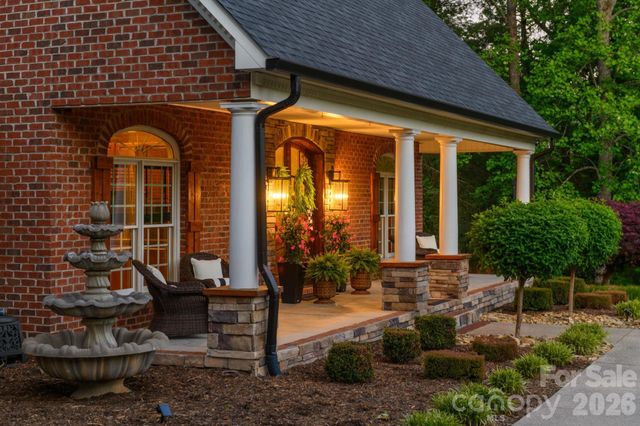 2447 Thornfield Drive, Lenoir, NC 28645