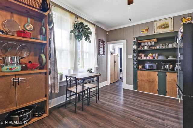 400 W Rockwood St, Rockwood, TN 37854