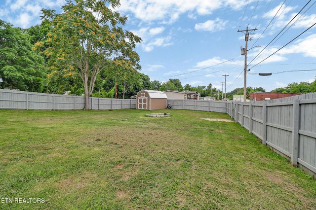 400 W Rockwood St, Rockwood, TN 37854