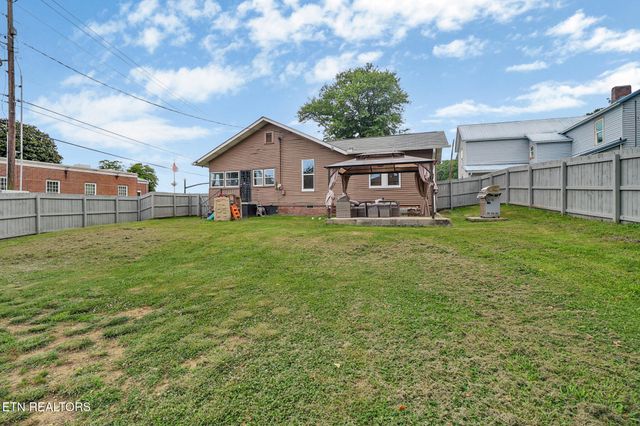 400 W Rockwood St, Rockwood, TN 37854