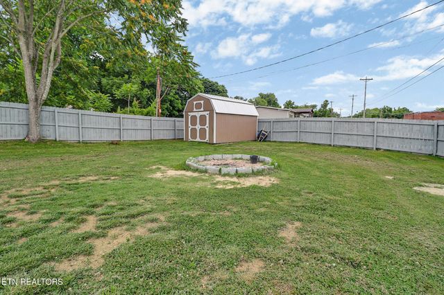 400 W Rockwood St, Rockwood, TN 37854