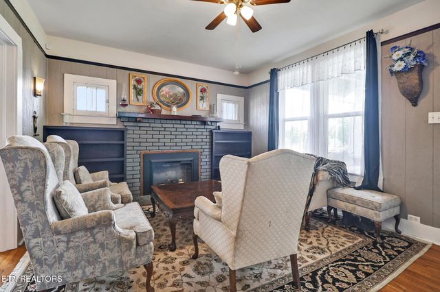 400 W Rockwood St, Rockwood, TN 37854