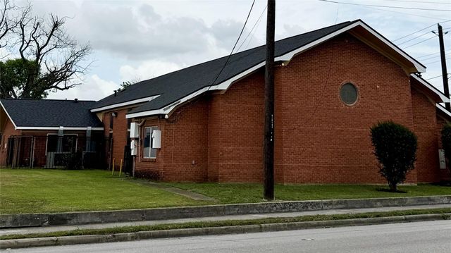 7309 N Main Street, Houston, TX 77022