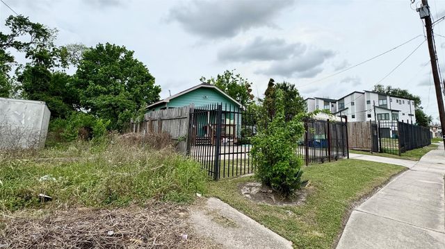 7309 N Main Street, Houston, TX 77022