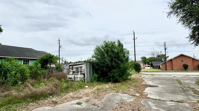 7309 N Main Street, Houston, TX 77022