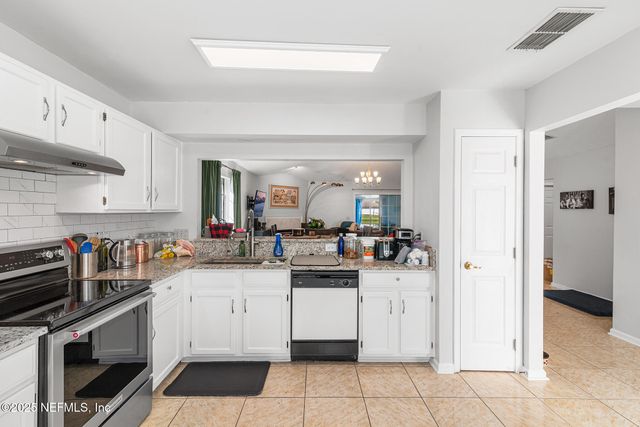 10734 CHAMBERS Way E, Jacksonville, FL 32257