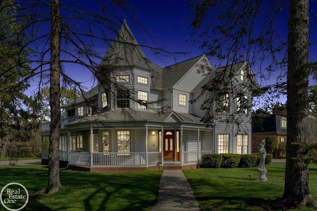 663 N Riverside Avenue, St Clair, MI 48079