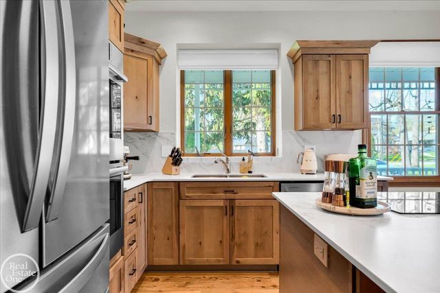 663 N Riverside Avenue, St Clair, MI 48079