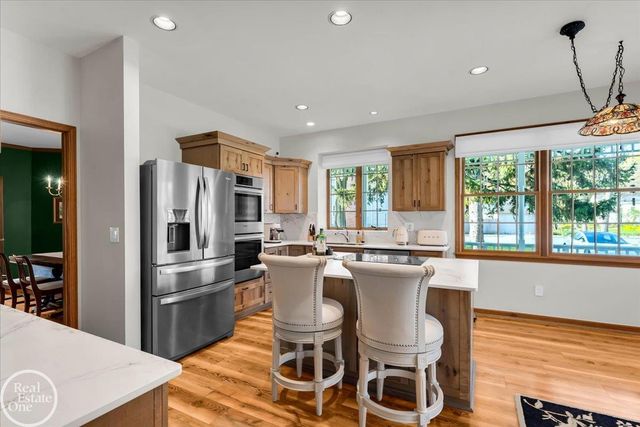 663 N Riverside Avenue, St Clair, MI 48079