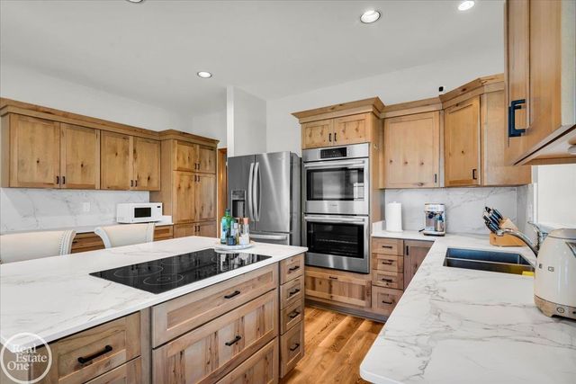 663 N Riverside Avenue, St Clair, MI 48079
