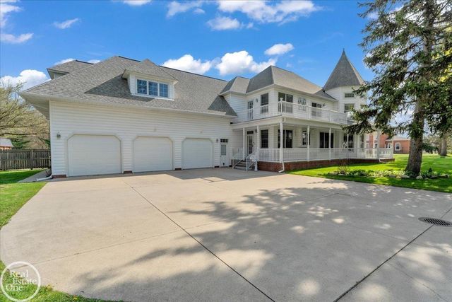 663 N Riverside Avenue, St Clair, MI 48079