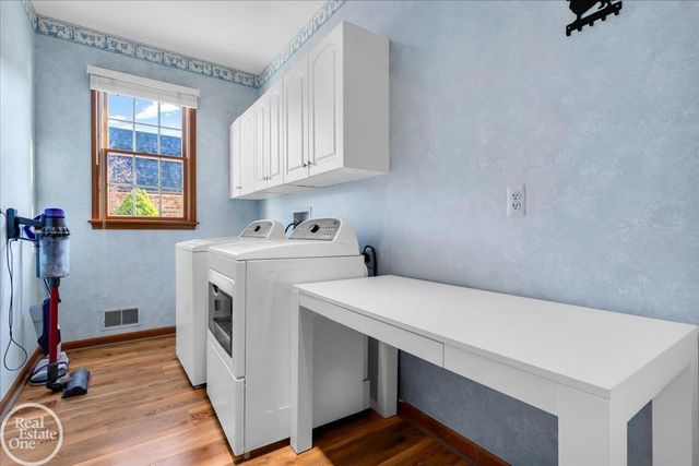 663 N Riverside Avenue, St Clair, MI 48079