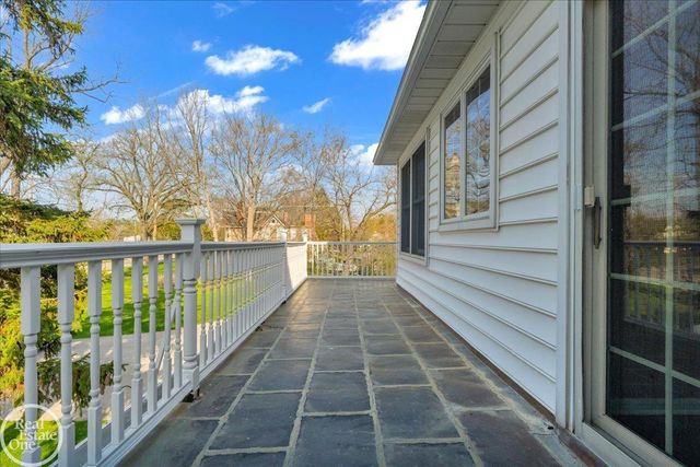 663 N Riverside Avenue, St Clair, MI 48079