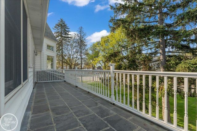 663 N Riverside Avenue, St Clair, MI 48079