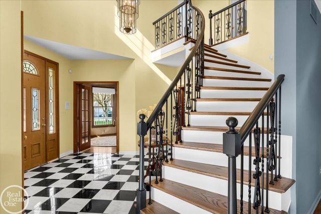 663 N Riverside Avenue, St Clair, MI 48079