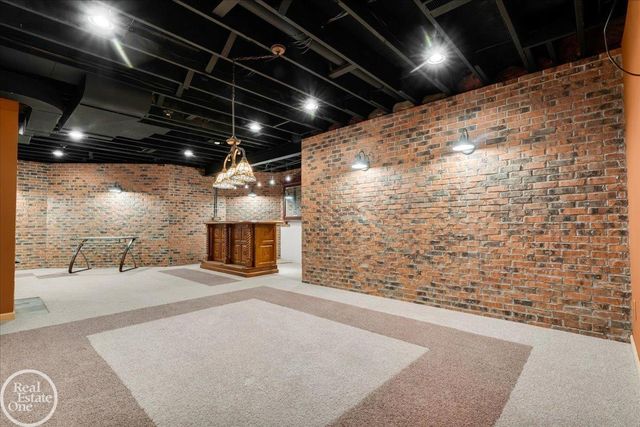 663 N Riverside Avenue, St Clair, MI 48079