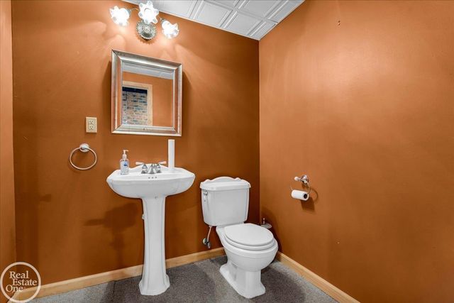 663 N Riverside Avenue, St Clair, MI 48079