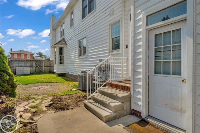 663 N Riverside Avenue, St Clair, MI 48079