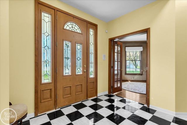 663 N Riverside Avenue, St Clair, MI 48079