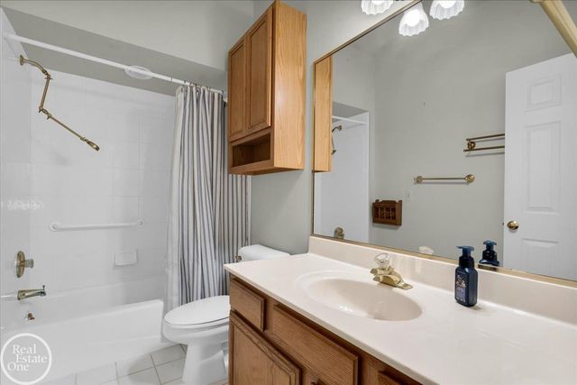 663 N Riverside Avenue, St Clair, MI 48079