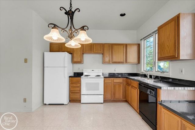 663 N Riverside Avenue, St Clair, MI 48079