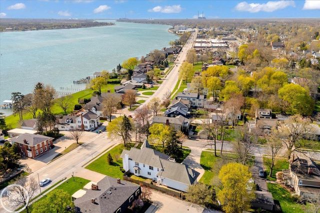 663 N Riverside Avenue, St Clair, MI 48079