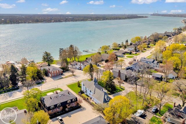 663 N Riverside Avenue, St Clair, MI 48079