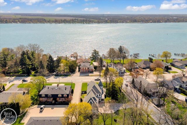 663 N Riverside Avenue, St Clair, MI 48079