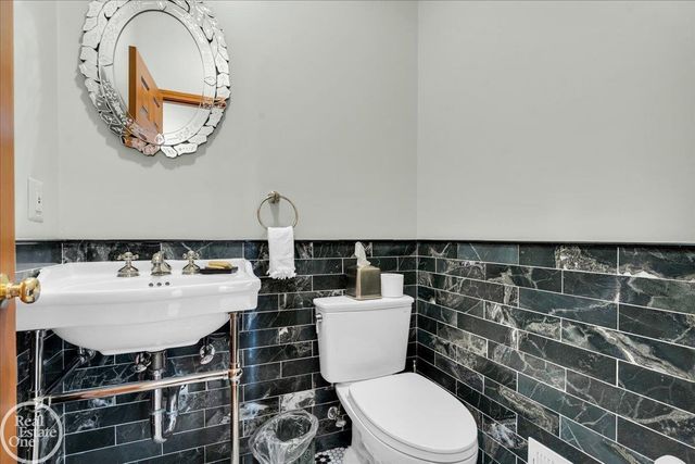 663 N Riverside Avenue, St Clair, MI 48079