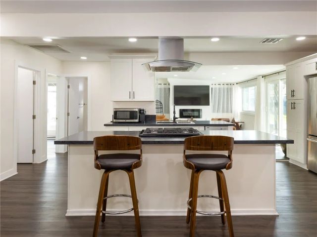 5518 W 117th Street, Hawthorne, CA 90304