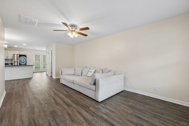 204 Woodland Valley Lane, Clarksville, TN 37040